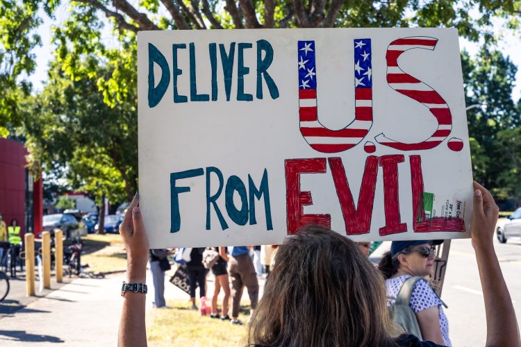 While Mainstream Media Was Sleeping, Citizen Journalists Were Still Watching ICE